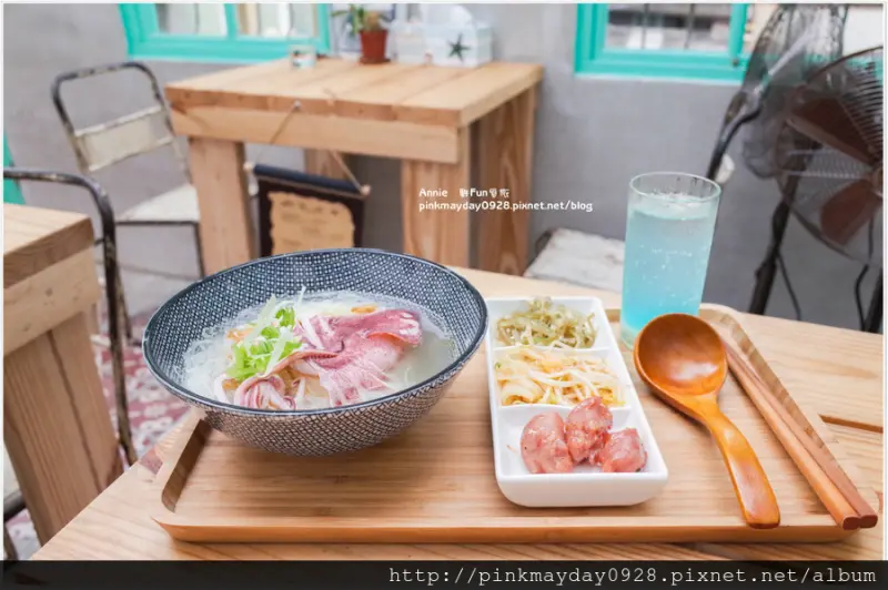 ✿高雄✿ 充滿療癒感的海洋風情環境 整隻新鮮小卷+超鮮甜的海味米粉湯讓人停不下來 ➜ 野Fun食旅