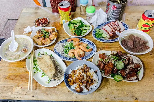 【板橋美食里】【新埔站-埔墘美食】中山路二段無名香菇肉粥.魯肉飯.板橋人氣鼎盛宵夜場