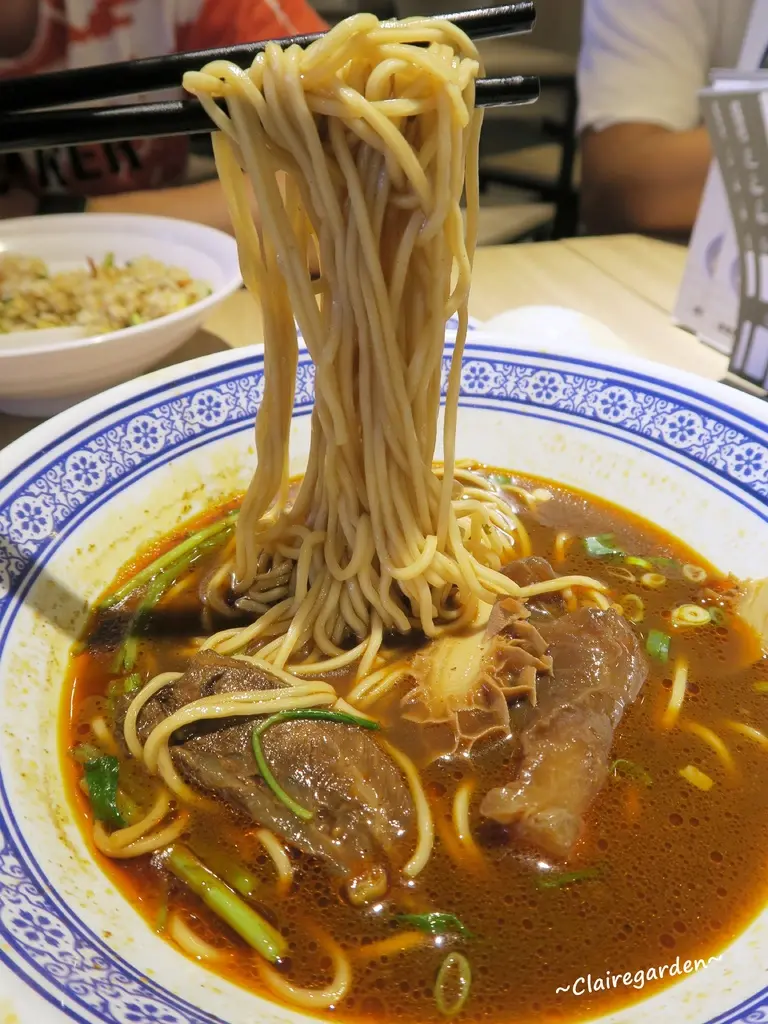 [南崁菜鳥覓食記]段純貞~四川藥膳湯頭麻而不辣，蒜香吻仔魚炒飯也好吃