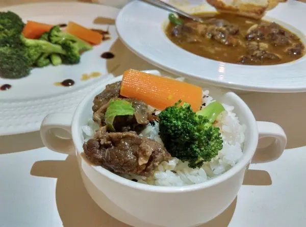 品客越國頂級料理-台中-藏不住的好滋味超厲害的沾醬汁(月亮蝦餅超推)