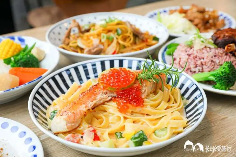 宜蘭美食｜蘭波LanPO｜在地食材簡餐料理 爆漿鮭魚卵義大利麵戚風蛋糕限量眼球奶茶 寵物友善餐廳