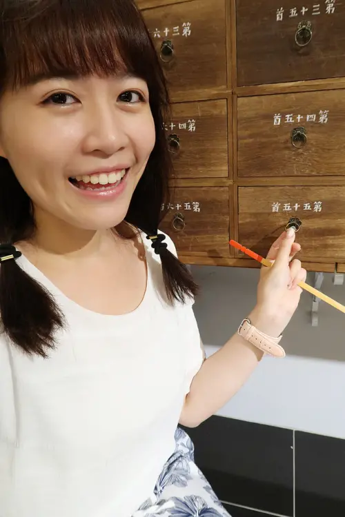 ▌新竹飲料 ▌語菓 Fortune Teller ♡ IG打卡熱門點，喝茶求籤、內用不限時的飲料店