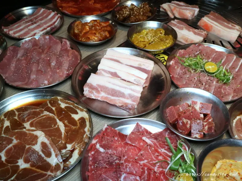 五花肉 . KR mini韓國烤肉B B Q│台中韓式烤肉吃到飽！超澎派海鮮拼盤，還有40種以上烤肉任你吃