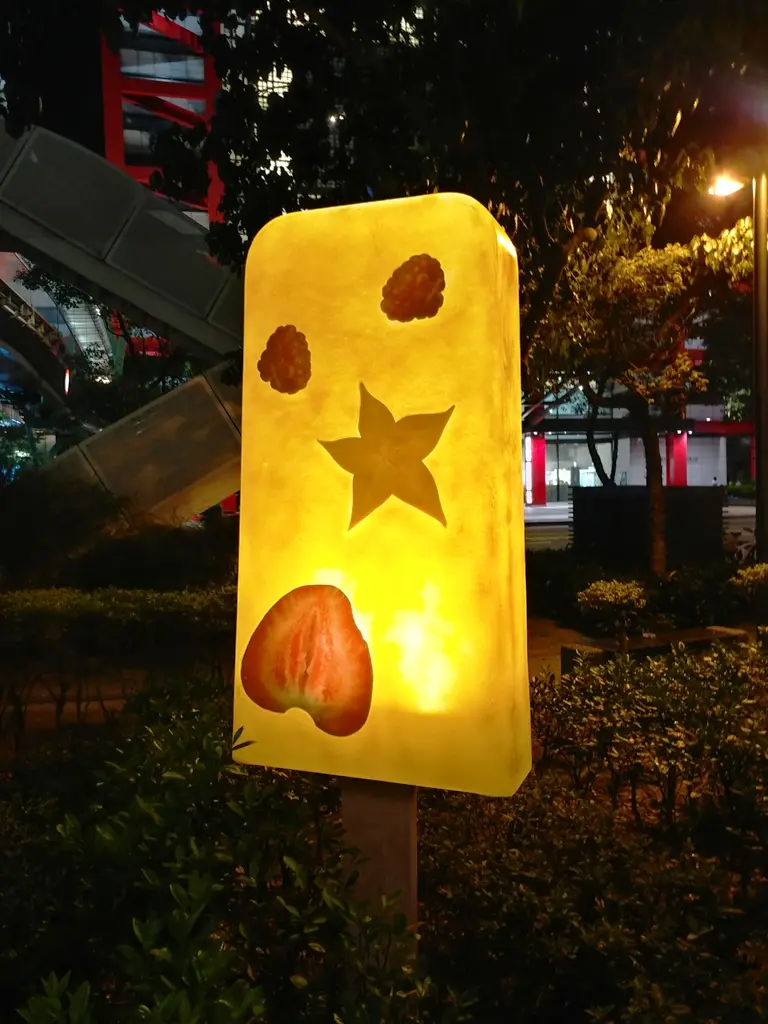 【美食 信義區】炎夏最消暑的土豪金箔冰淇淋與巨型水果枝仔冰讓人透沁涼