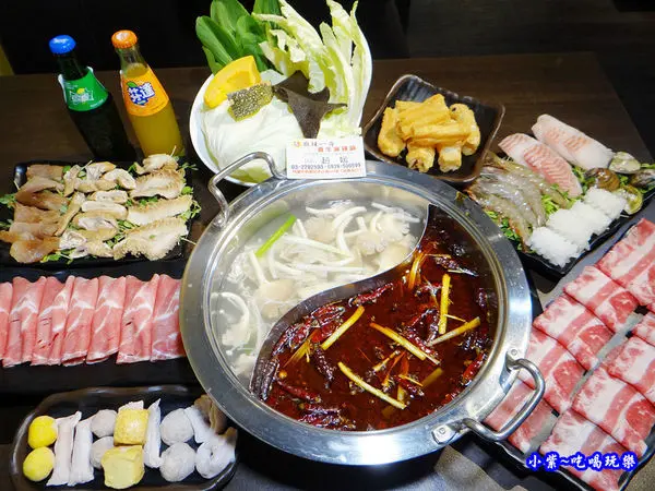 桃園麻辣鍋推薦【麻辣一哥養生麻辣鍋桃園中山店】正宗道地重慶川味麻辣鍋。思鄉重慶姑娘傳承娘家麻辣火鍋店30種以上天然辛香料配方小火慢炒熬製8小時濃醇麻辣湯；一年四季均可吃!不上火麻辣鍋．桃園火鍋(食記+