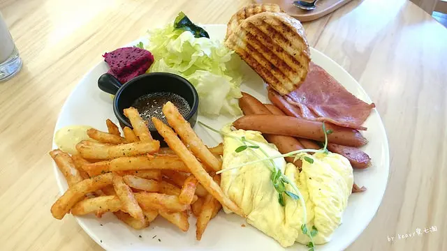 ★高雄左營★早午餐、咖啡下午茶【豐滿高雄左營店】近捷運生態園區站。