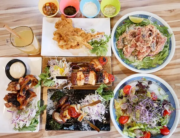 吽炸居酒屋-居酒屋一條街上的亮點  藍帶除師操刀  餐點創新選擇多  店內還提供包廂  非常適合約會聚餐              