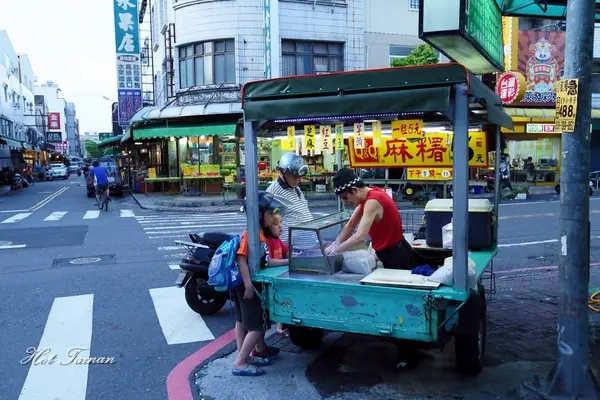 【台南美食】大記QQ麻糬：5元古早味手工麻糬，每天只賣4小時的平民甜點~        
      