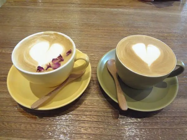 三峽北大特區~Niko Niko Cafe~玫瑰花牆和乾燥花營造出浪漫的早午餐氛圍~