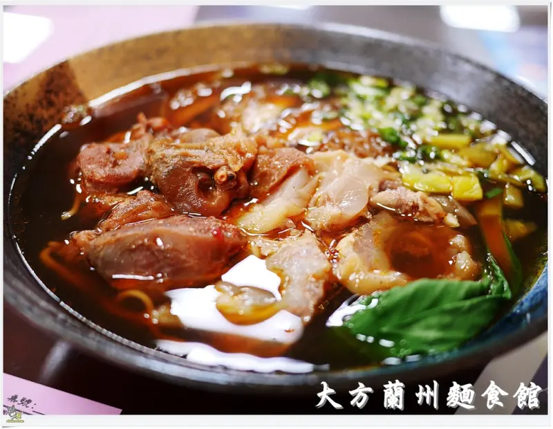 ◊ 從桃園紅來台北的得獎牛肉麵 讓人難以忘懷的牛肉湯頭 ➩ 大方蘭州麵食館 土城店 土城美食