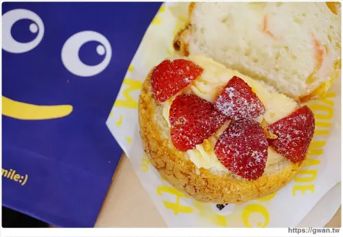 黃色麥斯  - 波蘿包裡藏驚喜 | 草莓、拉絲，還有隱藏版麻婆豆腐波蘿包