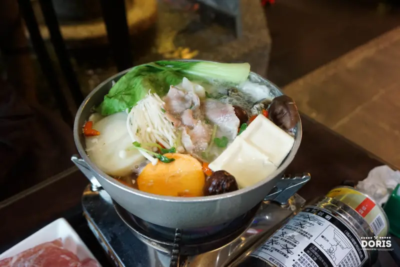 ♚食記♚台北內湖【集客】滷味拼盤●豬肉養生鍋●黃金雞肉銅盤●稻禾烏龍麵●茶館●無限時●咖啡廳●內湖科學園區●港墘捷運站