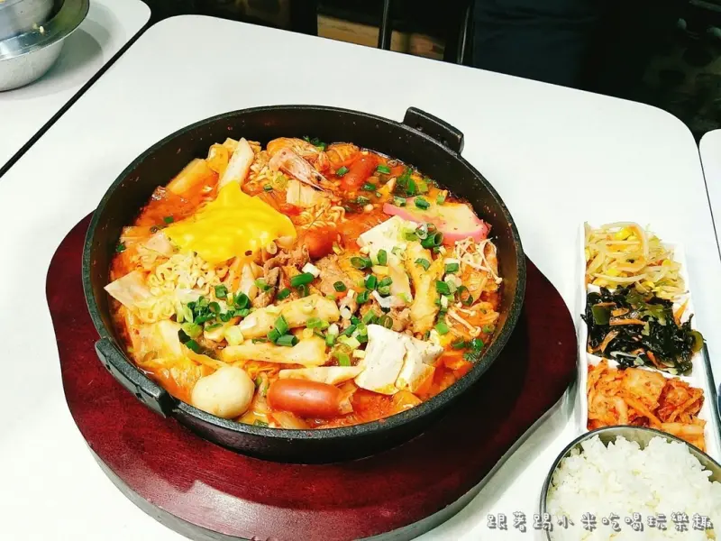 新竹和平路上平價韓式料理-雙人澎湃部隊鍋。手工韓國小菜。銅板烤肉。石鍋拌飯。韓式拌飯。辣炒年糕(竹光路.好停車.菜單營業時間電話.邀約)--踢小米食記