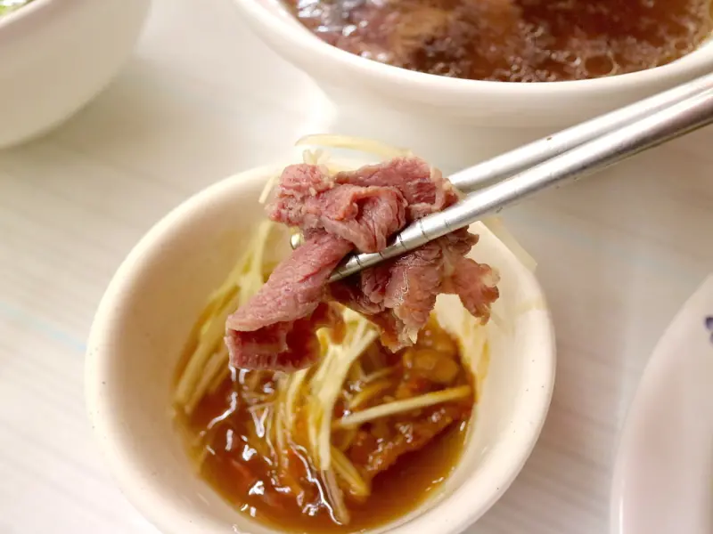 （台南。中西區美食）台南人的本土午茶＆宵夜＠蓮昭旺牛肉湯：每日下午四點從善化直送的台南本土溫體牛，買湯送飯！濃郁牛香的牛燥飯，鹹香不油膩！｜開幕優惠，全店湯飯炒類品項一百元｜