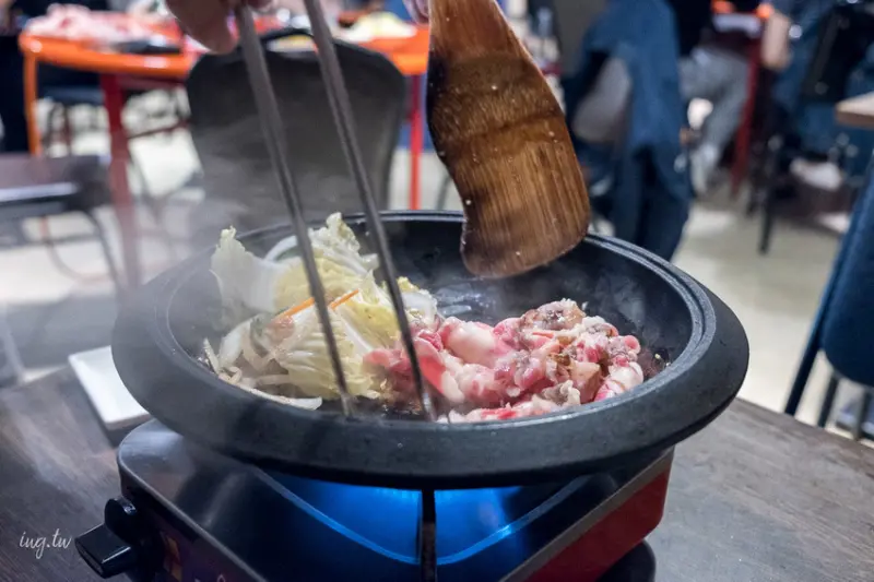 食藝石頭火鍋 特色裝潢 / 麻油爆香．創新及傳統的完美平衡