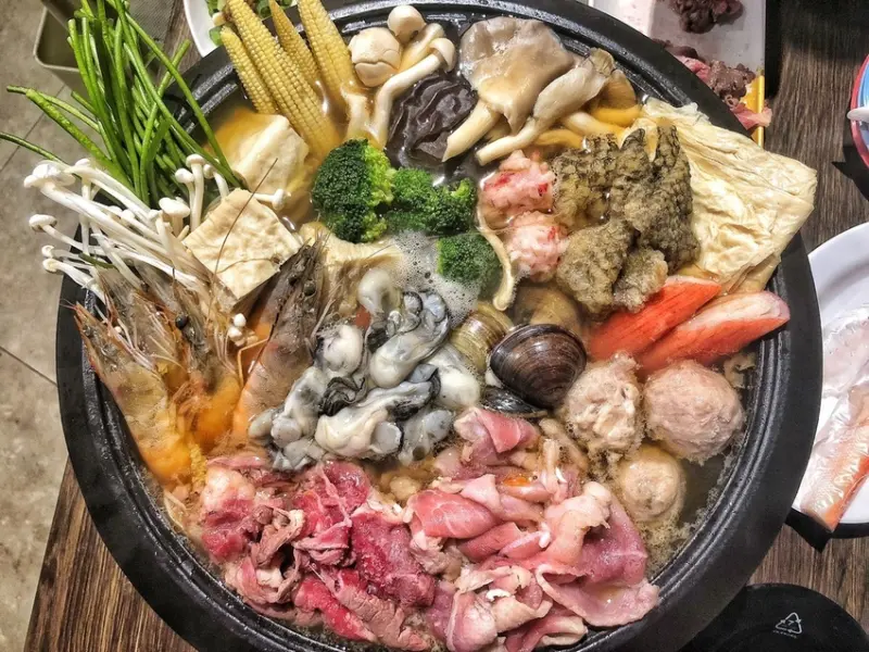 [台中 ‧ 西區]食藝石頭火鍋麻油爆香古早好味道 各類食材自己挑選新鮮看得到 老闆特製醬料就愛這一味@小白只饗ㄔ台中