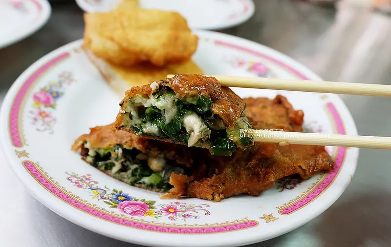 【台中清水】清水白燒炸粿-傳承三代清水燒炸粿.蚵炸肉炸鹹粿甜米糕.在地人銅板早餐美食.上午下午場在不同地點.轉角炸粿蚵嗲店.陳大牌排骨麵斜對面.清水派出所附近.食尚玩家報導 - 藍色起士的美食主義