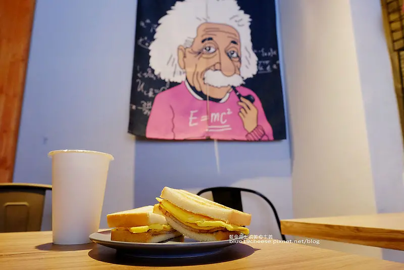 【台中太平】木窩-甜鹹碳烤土司.漢堡.小食.飲品.招牌肉排蛋和韓式泡菜肉排蛋比較多人點.近勤益科大.玉林宮和建生診所旁 - 藍色起士的美食主義