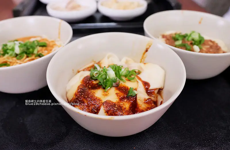 【台中霧峰】麵粉遇到水-只賣中午時段.外省師傅用心麵食.純粹的手做麵條.老眷村紅磚牆.霧峰光復新村推薦美食 - 藍色起士的美食主義