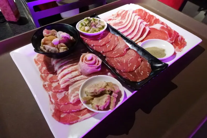 【燒肉鍋物】皇上吉饗極品唐風燒肉 , 忠孝敦化東區吃到飽糖朝旗下另一新酷炫燒烤店品牌 , 卻擁有不可思議的肉質感受 , 大開眼界的低CP值