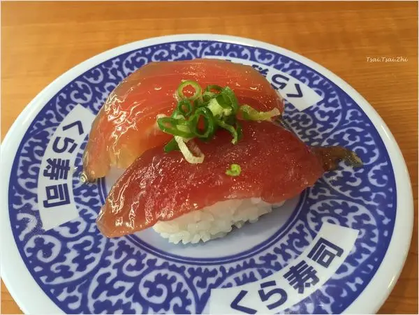 [台北中正]くら寿司藏壽司台北館前店(全球旗艦店)|每盤四十元起，來自日本超人氣的平價旋轉壽司|好吃好玩又可以轉扭蛋(台北車站Uniqlo樓上)