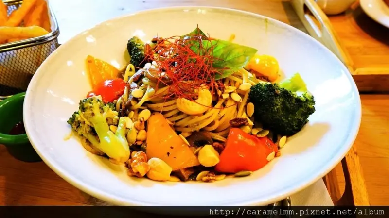 【嘉義西區】多一點咖啡館 嘉義站前館 不只多一點 超豐盛早午餐 推薦 近嘉義火車站/酒廠文創園區