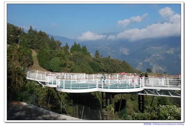 ☆南投 清境高空觀景步道，小瑞士山景隨手可得