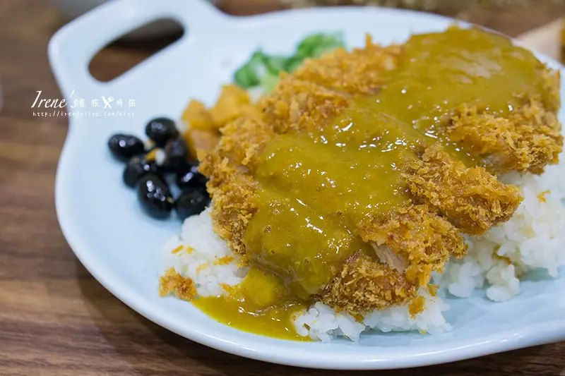 【三重】三重重劃區家樂福外的咖哩香/行動咖哩專賣餐車/咖哩味道讓人驚奇．豐咖喱豬排飯