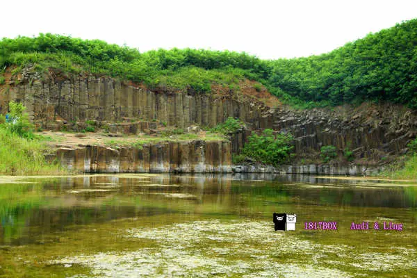 【澎湖。西嶼】神秘三石壁。四層樓高呈ㄇ形的玄武岩壁。大菓葉柱狀玄武岩附近。澎湖秘境