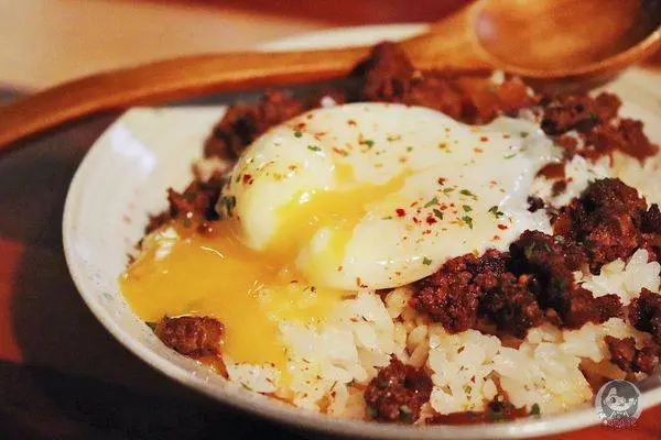 [食記/台北信義] 來吧Bar&Food 酒吧&居酒屋 國父紀念館站 大安站 臨江街通化夜市 小資族喝酒首選 紅酒也能配一夜干 在居酒屋也能看運動比賽 在來吧也能像在家一樣Chill