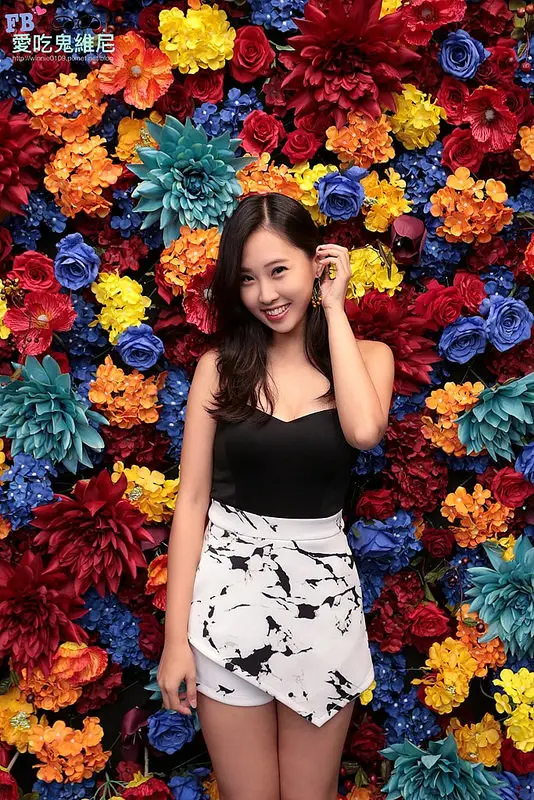 台中高檔火鍋【鍠樂極上和牛海鮮鍋物】2017台中公益路新餐廳,美麗的花牆還有專業攝影師 《免費幫你拍攝》唷!