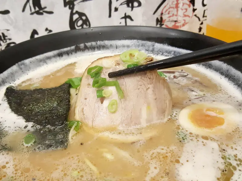 【高雄五甲】旭川拉麵丸 日式拉麵。熊手包。加麵免費的無敵大碗公拉麵