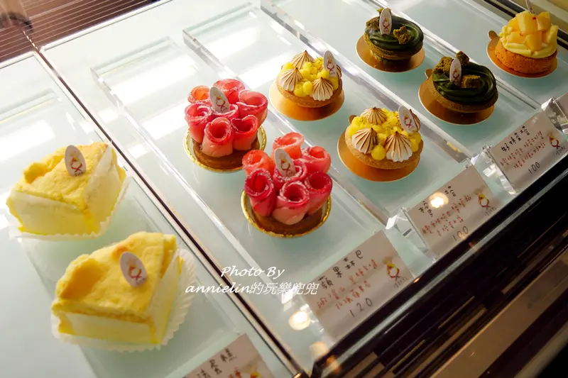 ◎【台北(科技大樓站) 嗜甜點 Dessert-A-Holic 手作。法式點心】來這裡吃下午茶~是女孩兒會喜歡的可愛純白路線！