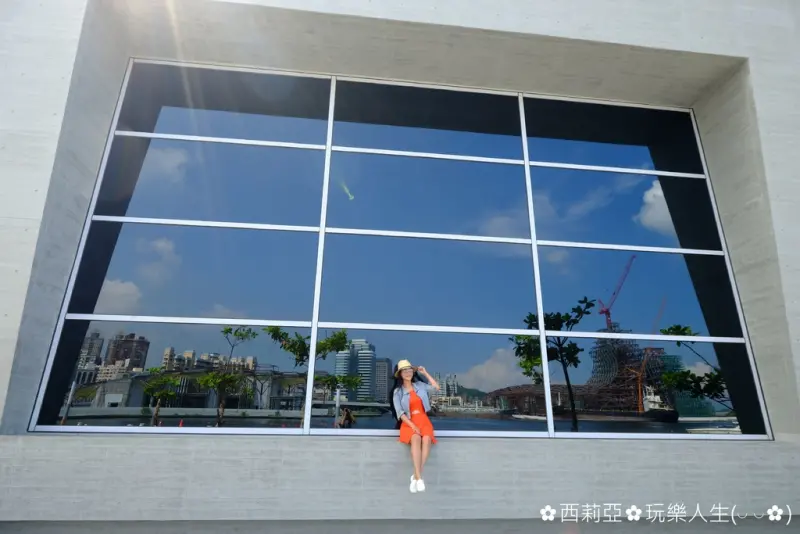 【高雄。苓雅區】IG打卡新寵兒！台灣唯一、亞洲最棒的娛樂港灣空間『海洋文化及流行音樂中心／６座小型展演廳』，讓我們一起輕軌旅行高雄港灣～光榮碼頭！