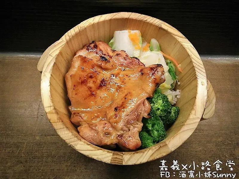 嘉義x迷你食記｜眼睛不睜大點真的會錯過的"小路食堂"日式便當x木桶飯盒x炭火現烤美味