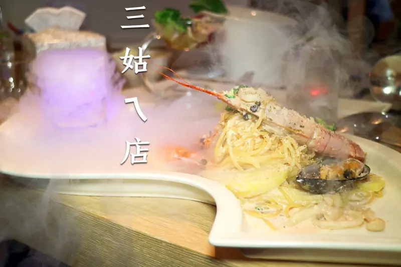 美食►桃園┃三姑ㄟ店┃超浮誇手創料裡，上菜時有乾冰！桃園第一間獨家引進藝術自拍咖啡拉花，近桃園市政府，文末附菜單