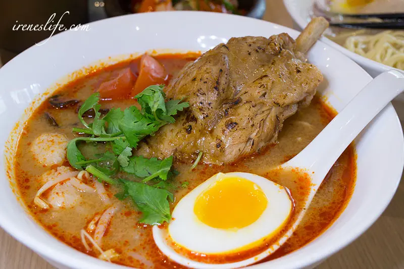 【板橋】整隻豬棒腿的泰式拉麵，清爽檸檬系拉麵．泰拉風拉麵