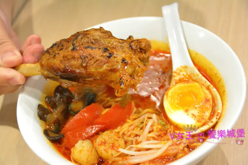 【板橋/泰式料理】日泰混搭好滋味 泰拉風 泰式拉麵 ~ 日式拉麵的Q彈，濃郁的泰國風味，雙重口感，讓你一次滿足 !!!(文末有好康)