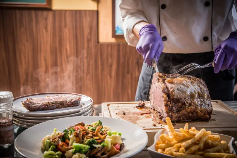 [桃園美食]Mr.Tom 頂級牛排店/吃爆史上最大肋眼牛排！U.S.A進口極佳級prime等級整塊原肉套餐 - 大手牽小手。玩樂趣