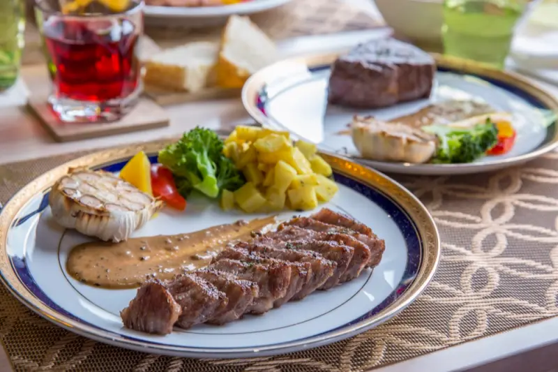 桃園Mr. Tom 頂級牛排店｜林口長庚的高級牛排饗宴，每吃一口都幸福到想流淚的A5和牛 · 算命的說我很愛吃