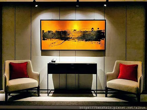 [台南五星級飯店]台南大員皇冠假日酒店--房間篇/房間竟然有中島！你說稀奇不稀奇？/隱藏式拉門變出衛浴小房間/