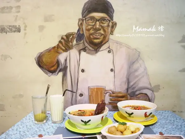 〖台中│美食〗Mamak檔 星馬料理 ❤ 勤美商圈IG打卡熱點!!台北超夯馬來西亞料理店在台中也吃的到啦，裝潢超美，結合彩繪拍照景點，還有台中店限定湯麵重口味上市囉~