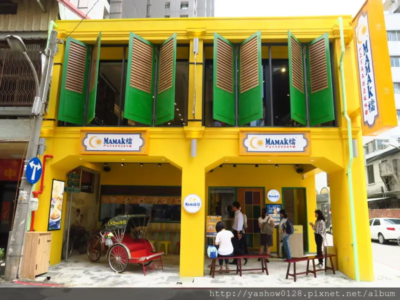 【台中勤美商圈】Mamak檔星馬料理~~餐點好吃有到位，價格也平價，連裝潢也很有看頭，難得一見的傳統異國料理一定要來試試!!就在勤美草悟道這裡~~
