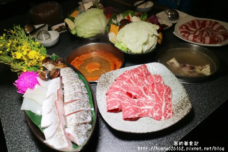 【新北三重區】"美國安格斯牛小排"打卡價只要NT$299元『王子鴻精緻鍋物』三重火鍋推薦/異國風味湯底/捷運台北橋