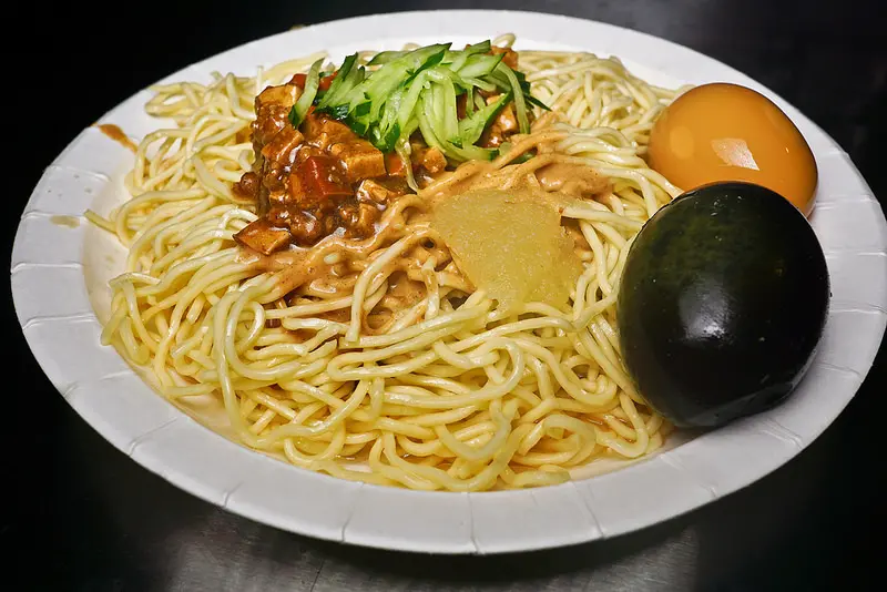 老陳涼麵 !! 板橋府中站超夯50元雙醬涼麵, 排隊排到翻掉的超級美味!!