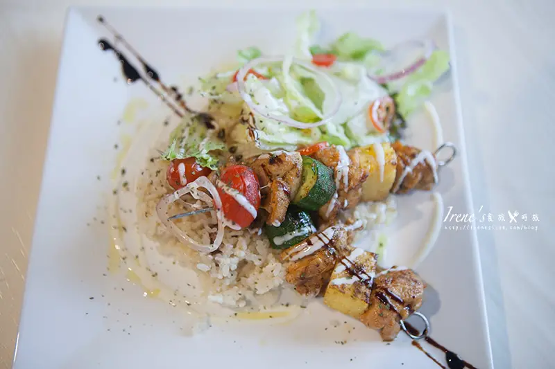 【桃園楊梅】隱身住宅區群的高質感的人文咖啡館/超舒服超唯美的餐館/在歐式華麗的沙發區愜意小聚．Omg歐米傢人文咖啡傢飾館