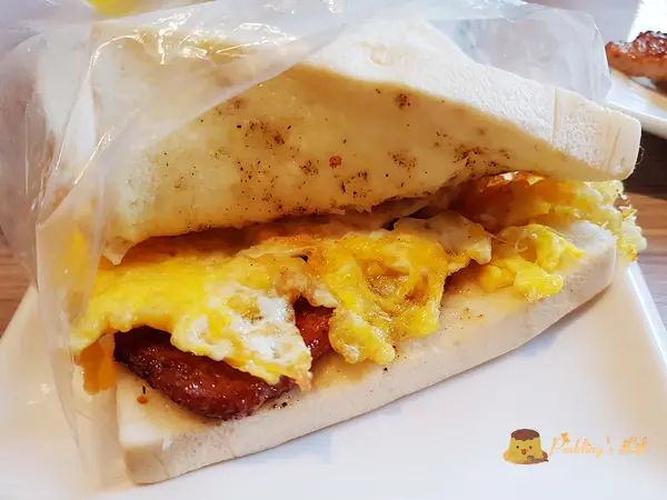 【台中美食】紅透半邊天的人氣必吃早餐《肉蛋土司》搬家新店面/新菜單