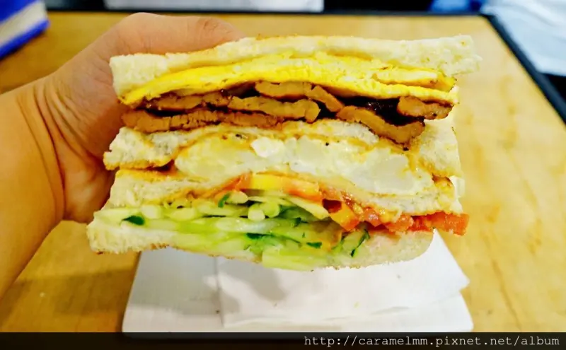 【台北大安】好遞食肉蛋炭烤三明治 通化創始店 超彭派波特多豬排蛋 層層堆疊五餡料飽到喉嚨大滿足 通化夜市/通化街/信義安和捷運