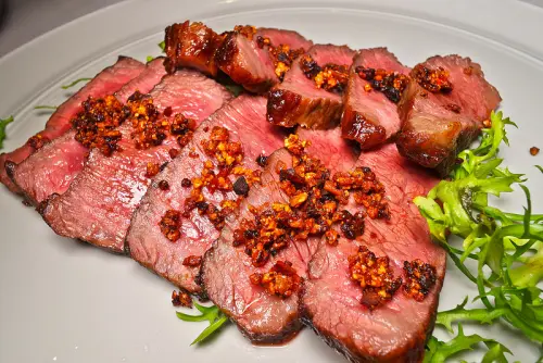 台北 大安站 司旅廚房 80元一碗的滷肉飯以及豆酥牛排令人印象深刻