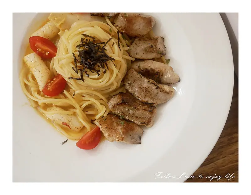 美食餐廳║新北永和區 捷運頂溪站 U NEED brunch&bistro 永和早午餐/義大利麵/老宅拍照餐廳 工業風結合不凋乾燥花 ❤跟著Livia享受人生❤